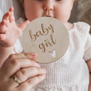 Meilensteinkarte "Baby Girl" - Holzscheibe