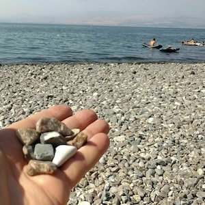 6 x Zee van Galilea, Heilige Land KIEZELS/zorgstenen waar Jezus door Israël liep