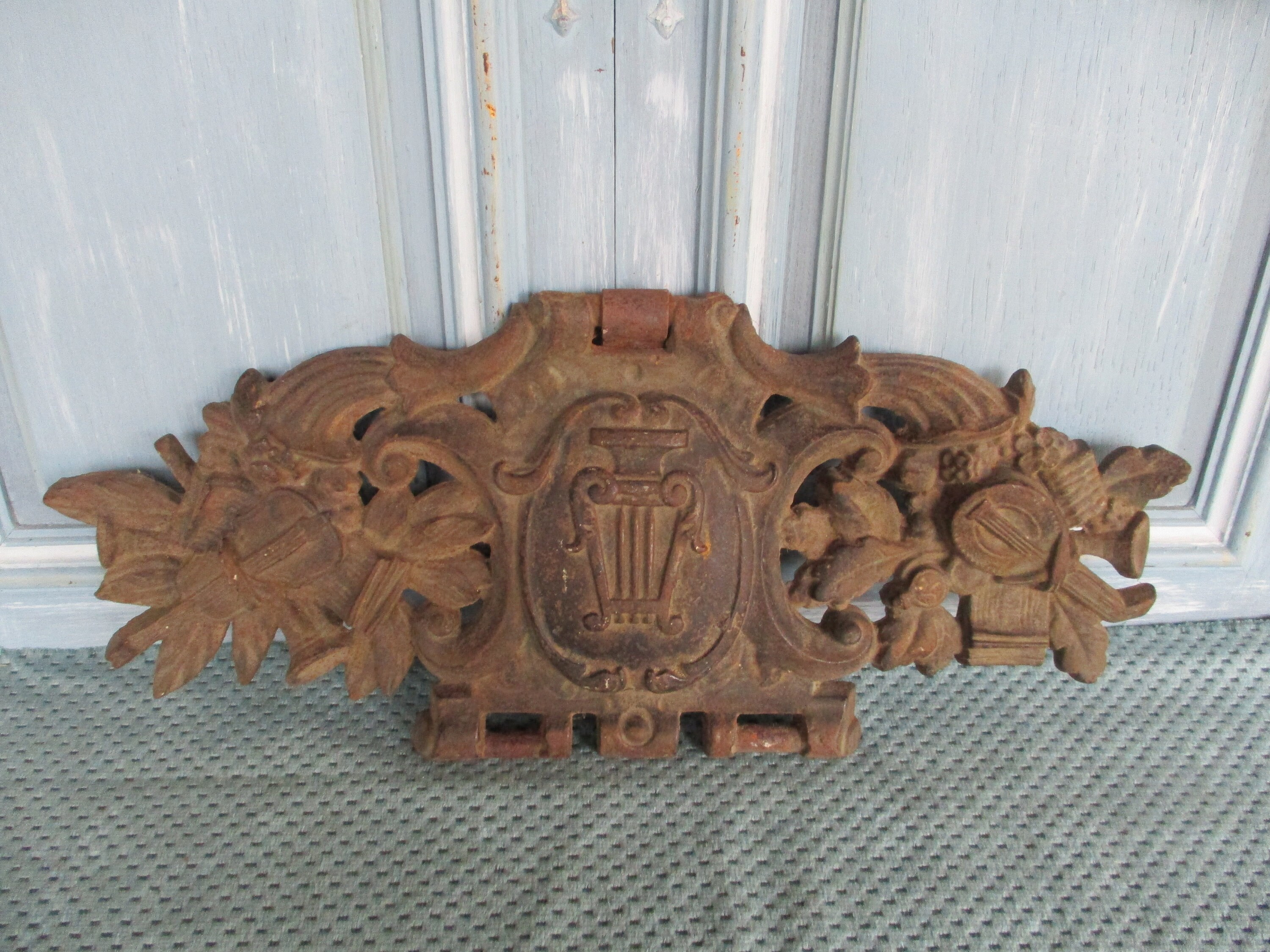 Fronton Français Antique/Ornement