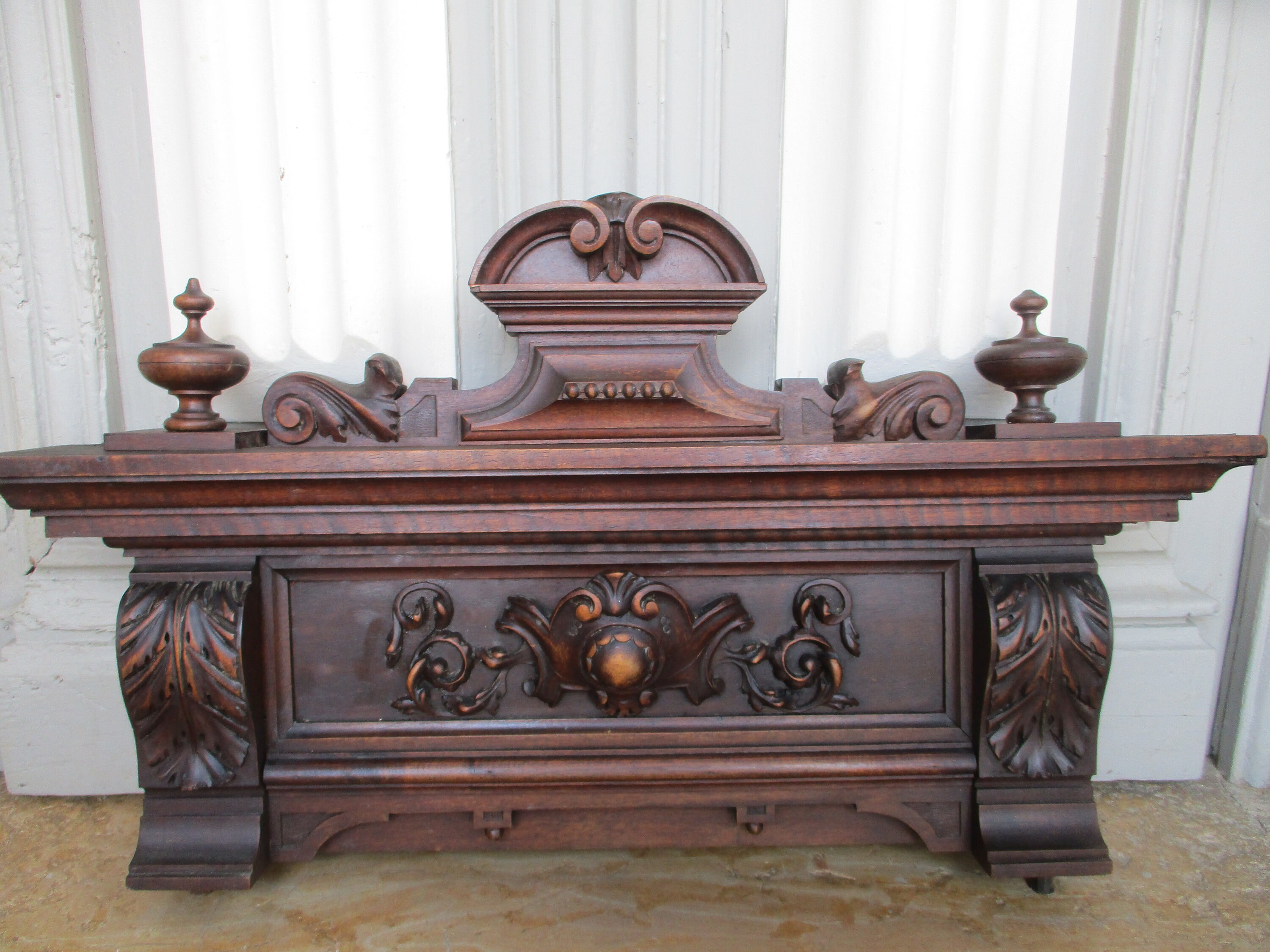 Fronton en Bois Sculpté Français Antique/Récupération Architecturale