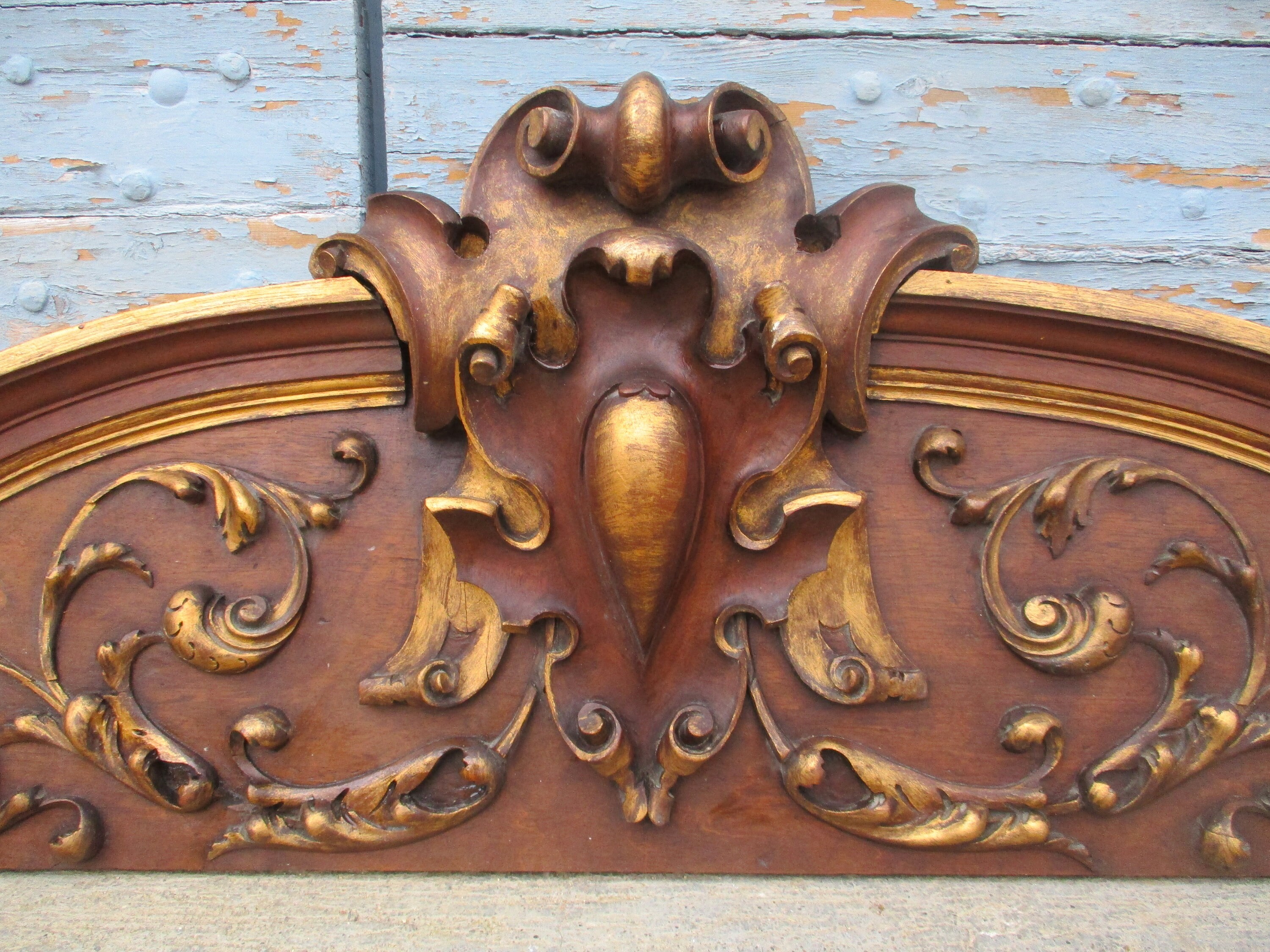 Fronton Français Antique/Ornement