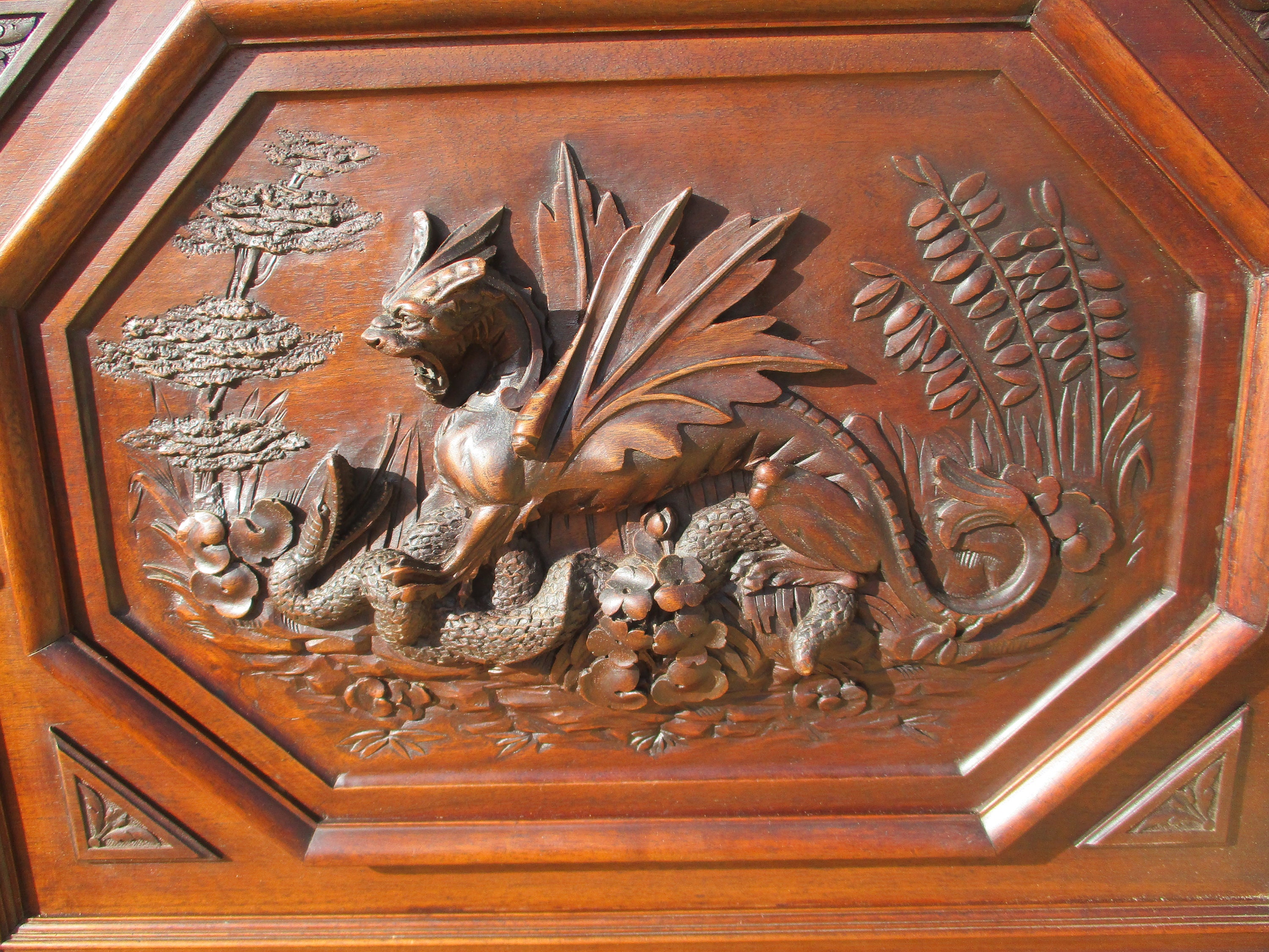 Panneau de Bois Sculpté Français Antique/Récupération Architecturale Dragon et Serpent