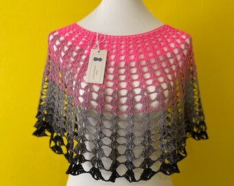 Gehäkelter Poncho mit schönem Farbverlauf in rosa/schwarz, sehr weich und angenehm, handgemacht, winterlich, weihnachtlich