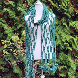 Crocheted scarf in green pattern, soft and pleasant, handmade, wintery, Christmassy, transitional scarf, handmade, mint green