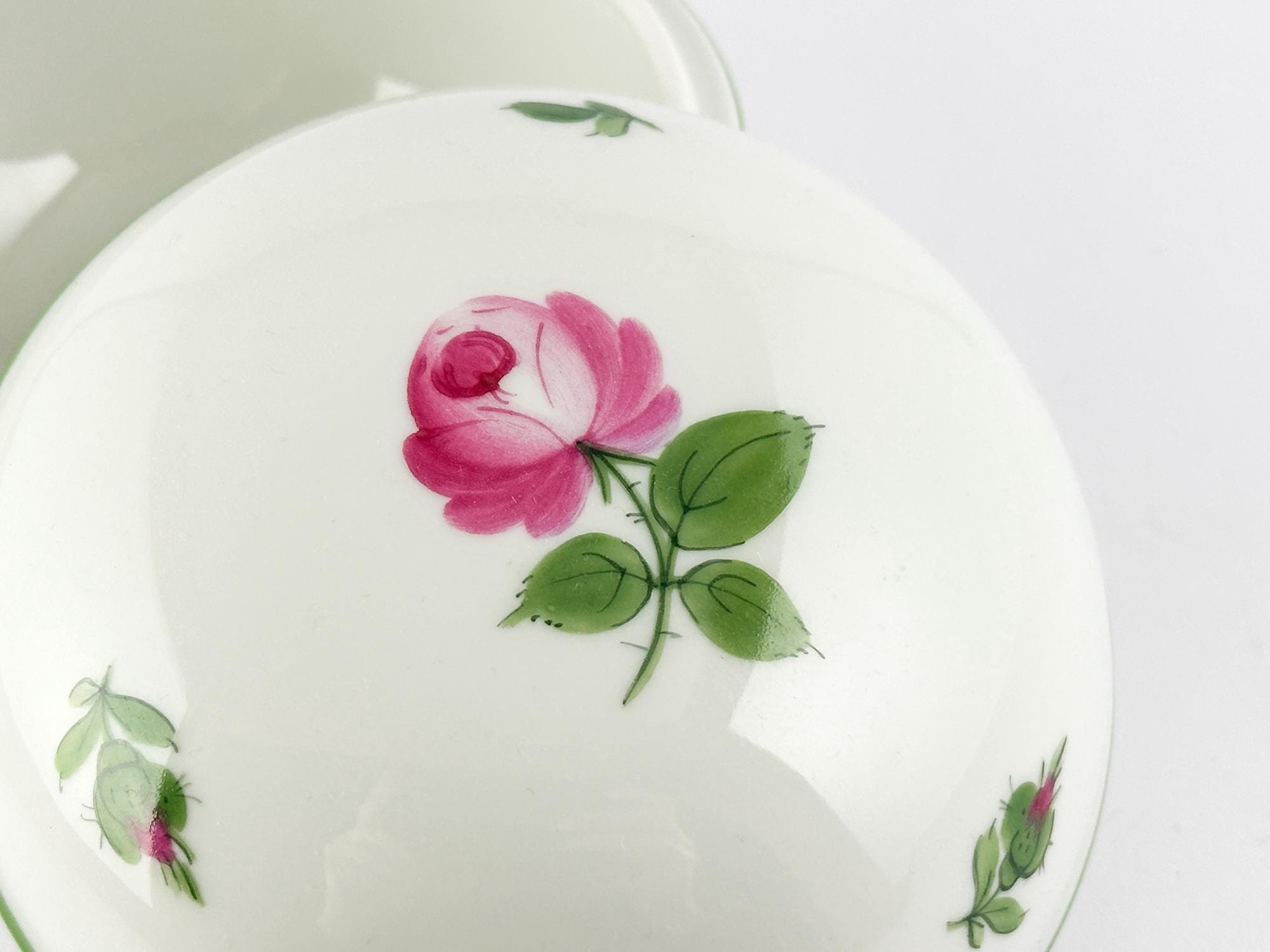 Vintage Augarten Vienna 11 Cm Diameter Porcelain Box With Wiener