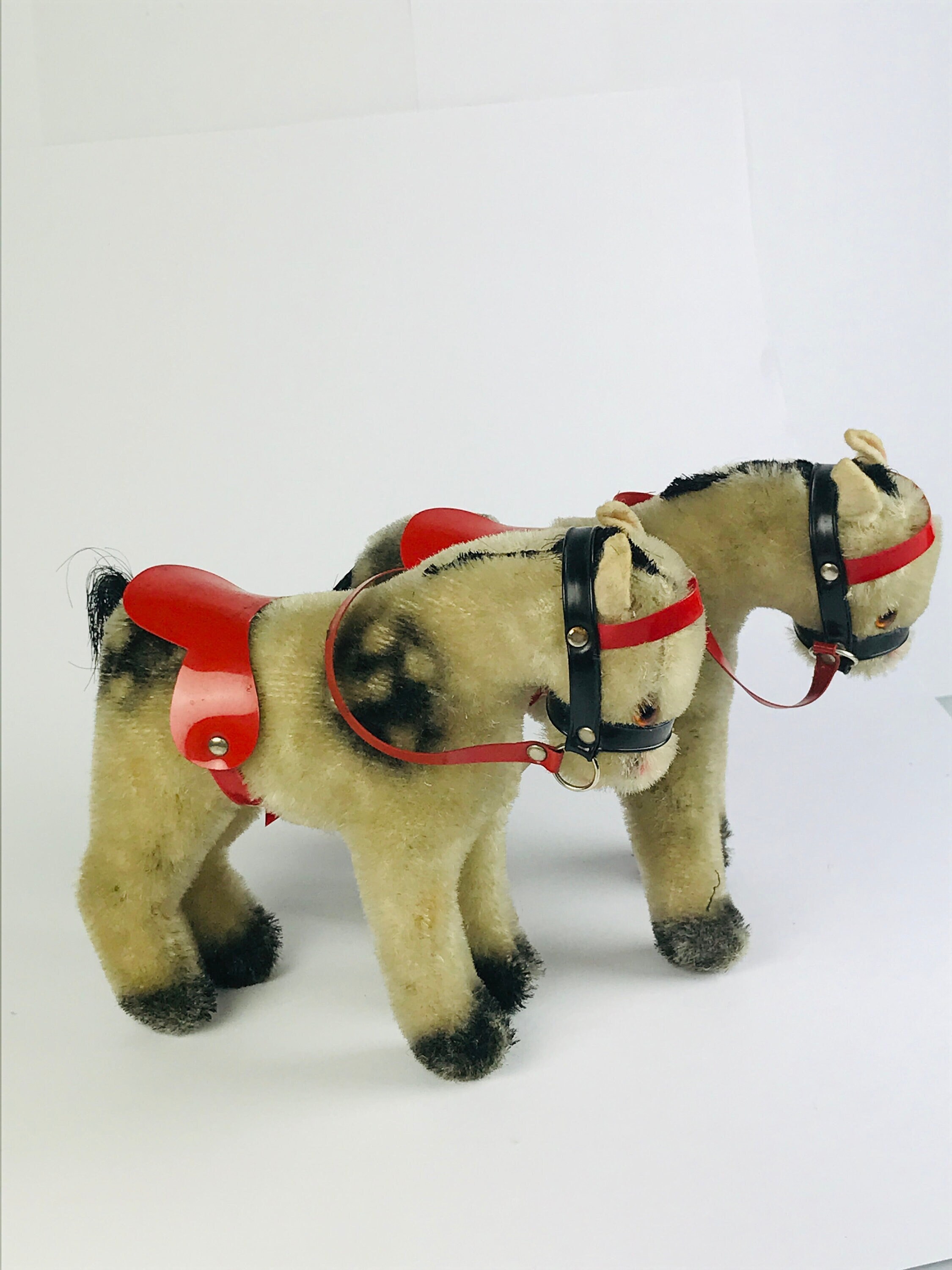 tolles Kindergeschenk: Holzpferde mit individueller Gravur Nachziehspielzeug aus Holz personalisiert mit Name ideal für Kleinkinder zum Spielen und Fördern der Bewegung Spielzeug-Pferd 