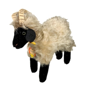 Vintage Steiff Snucki with all IDs 1322,00 button ear tag chest plate Mountain Sheep Heidschnucke old toy 1960s Germany
