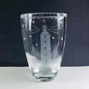 Seltene Orrefors gravierte Vase Landschaft Leuchtturm Schweden Morups Tånge  Kristallglas Mid-Century transparente Blumenvase 1960er Glas