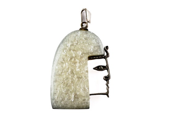Mid-Century Kettenanhänger Pharao Egyptisch inspiriert Plastik