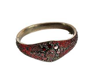 Brazalete antiguo de granate con motivo de estrella, circa 1880-1900, Monarquía austrohúngara, joyería antigua, granates de Bohemia.