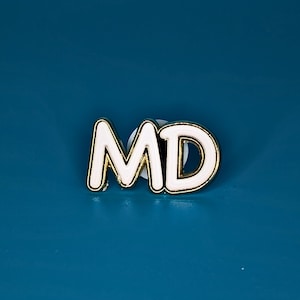 MD Emaille Pin - Gold Doktor Pin, Geschenk zum Abschluss für Medizinstudierende, Krankenschwestern und Pflegekräfte
