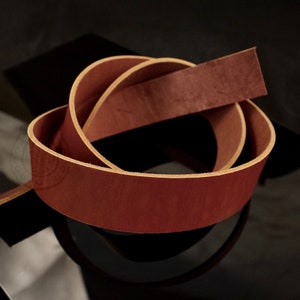 Belt strap Burgundy, made of 100% genuine leather, chrome-tanned for the belt.