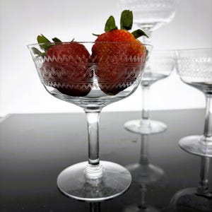 Vintage Needle Etched Champagne Coupes: Art Deco Cocktail Glasses, Set of 4