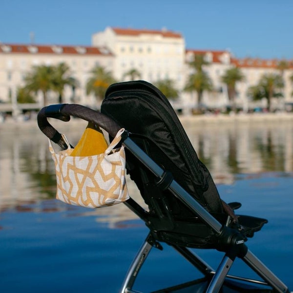 Kleine Kinderwagentasche als Buggy-Organizer im modernen Design