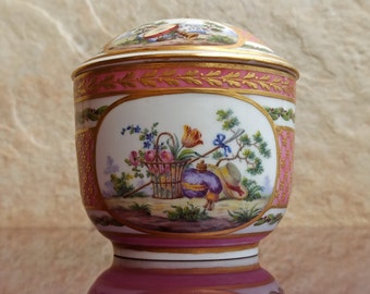 Sucrier couvert en porcelaine de SEVRES des années 1745-1755, pour la restauration, sucrier antique, porcelaine de Sèvres, sucrier de Sèvres rempli d'or