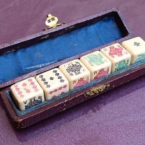 1900 a.C. Deporre i dadi da poker americano nella scatola originale, dadi completi vintage, dadi da poker, set di dadi da poker, dadi da poker antichi, Francia