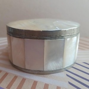 Portagioie in madreperla d'argento, scatola in argento con conchiglia, portagioie antico, portagioie, baule vintage, baule vintage, vecchio baule