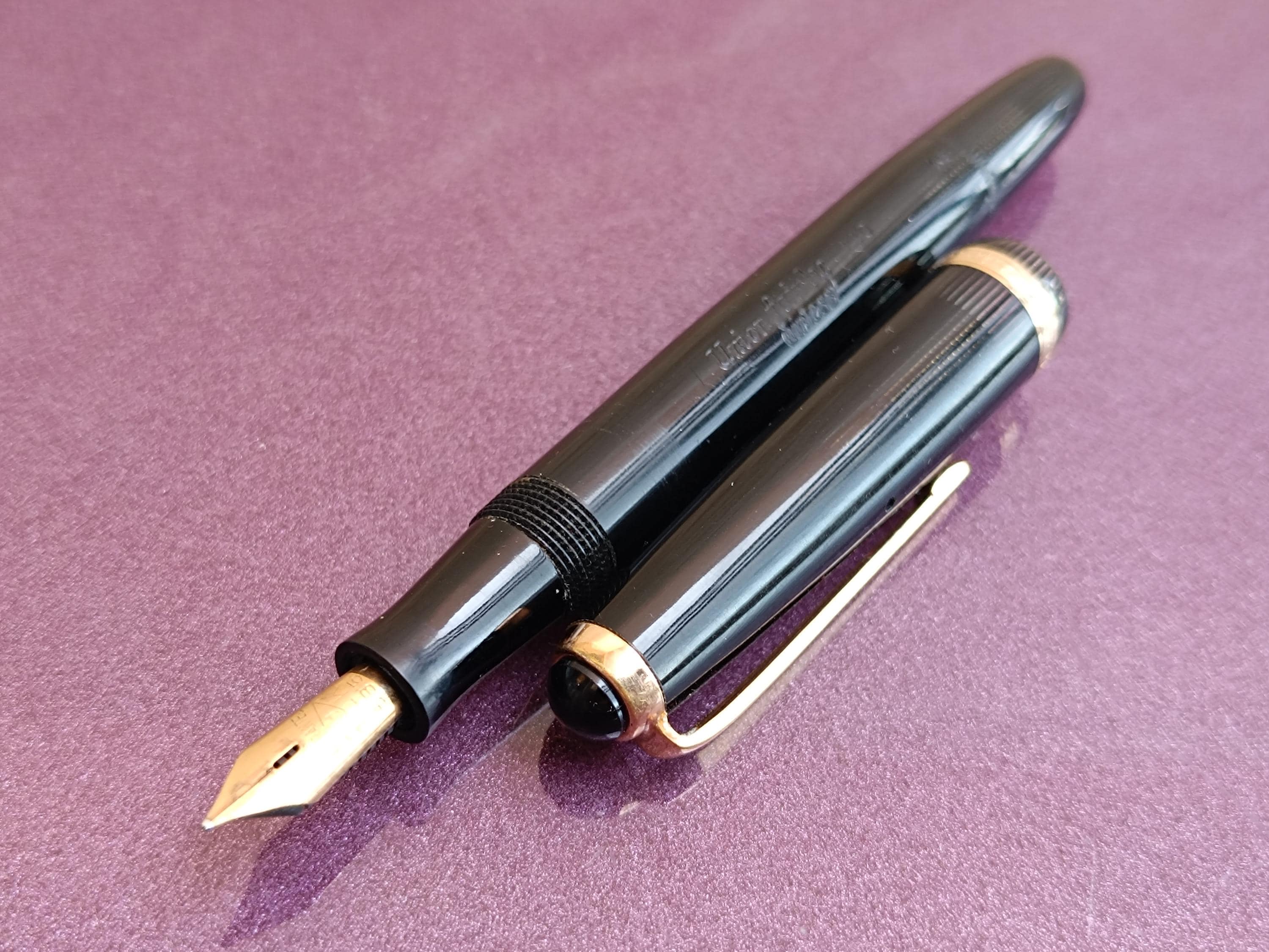 Hongdian - Penna stilografica con pennino extra fine, design classico, con converter e custodia in metallo, colore: Nero opaco