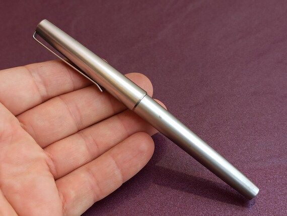 Stylo Plume Art Déco Effet Bois Et Métal - Neuf Sans Emballage - Avec Housse