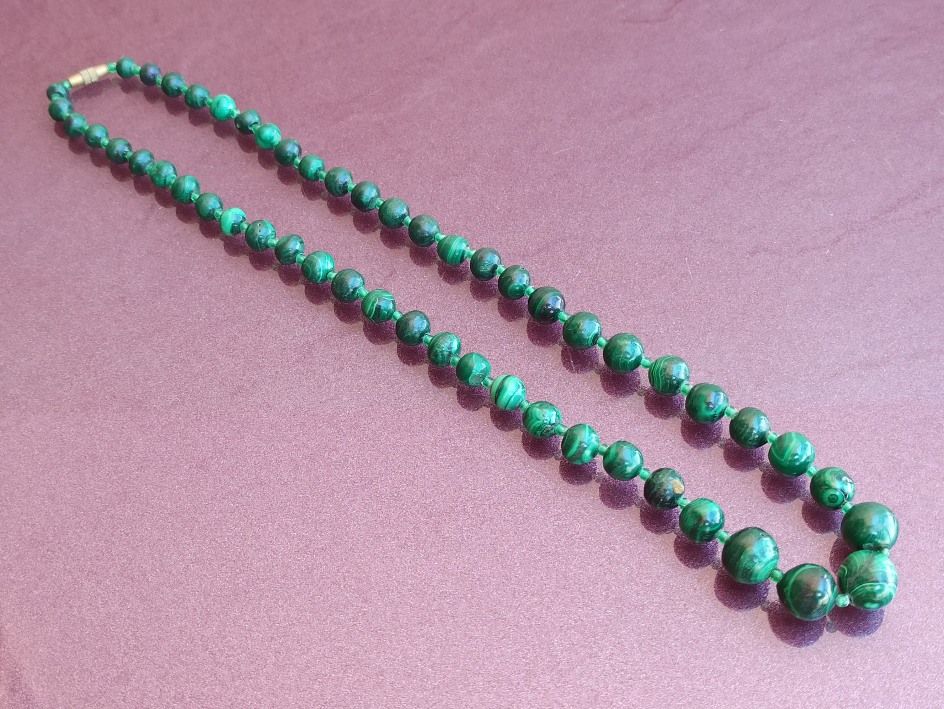 Collana Lunga 18" Con Moneta Di Malachite Verde E Perla D'Acqua Dolce &ndash; Zirconia