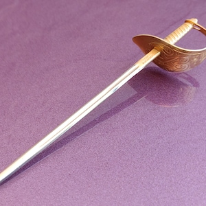 Espada Wilkinson llena de oro de la década de 1970, abridor de cartas Echt Vergoldet, abridor de cartas de bronce, espada abridora de cartas, abridor de cartas vintage británico
