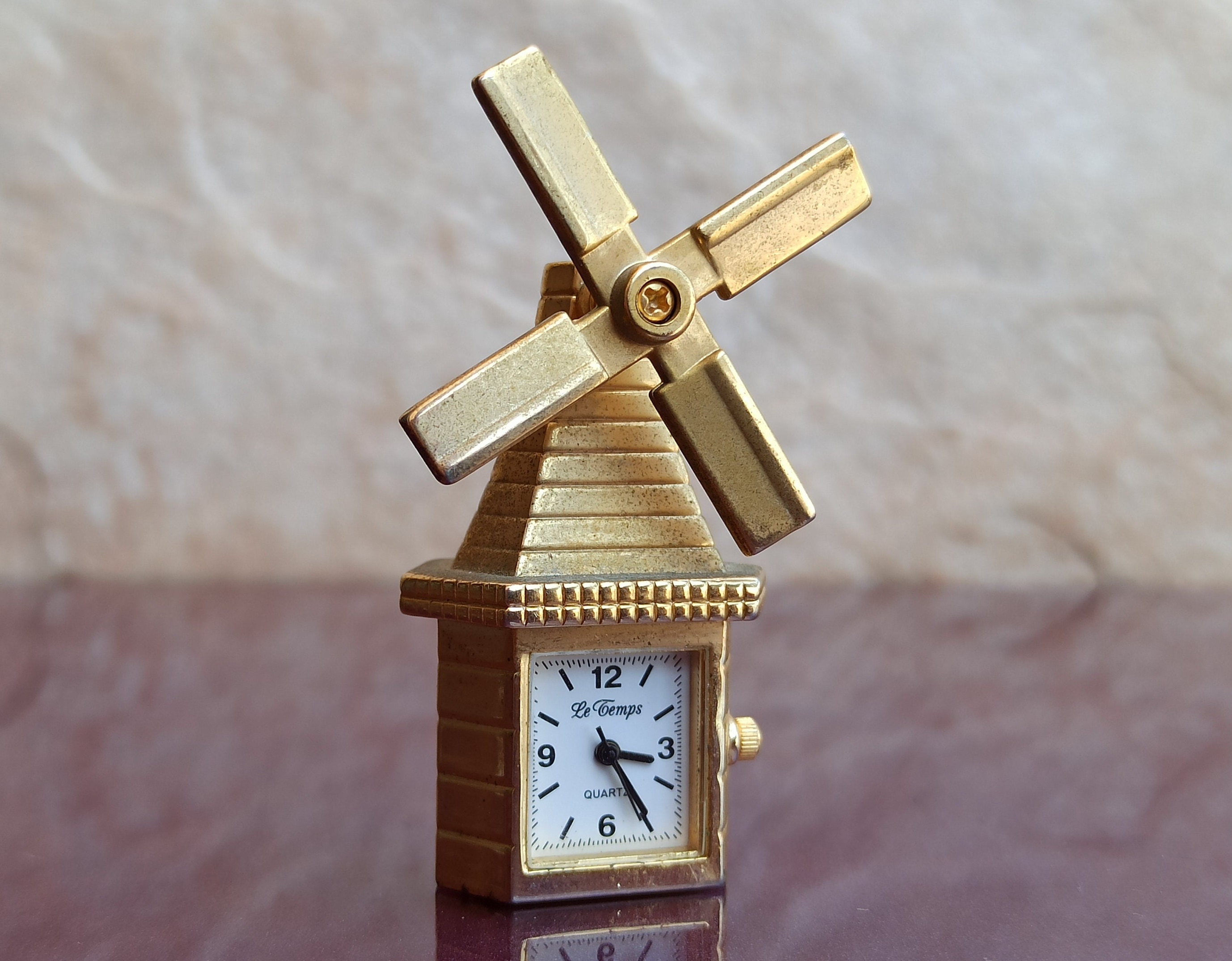 Vintage Le Temps Quartz Watch Vintage Le Temps Quartz Watch | eBay main image 3