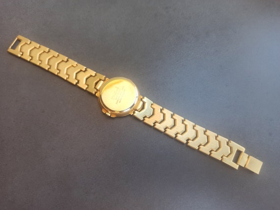 Classic Dial Quartz Wrist Watch - Gold