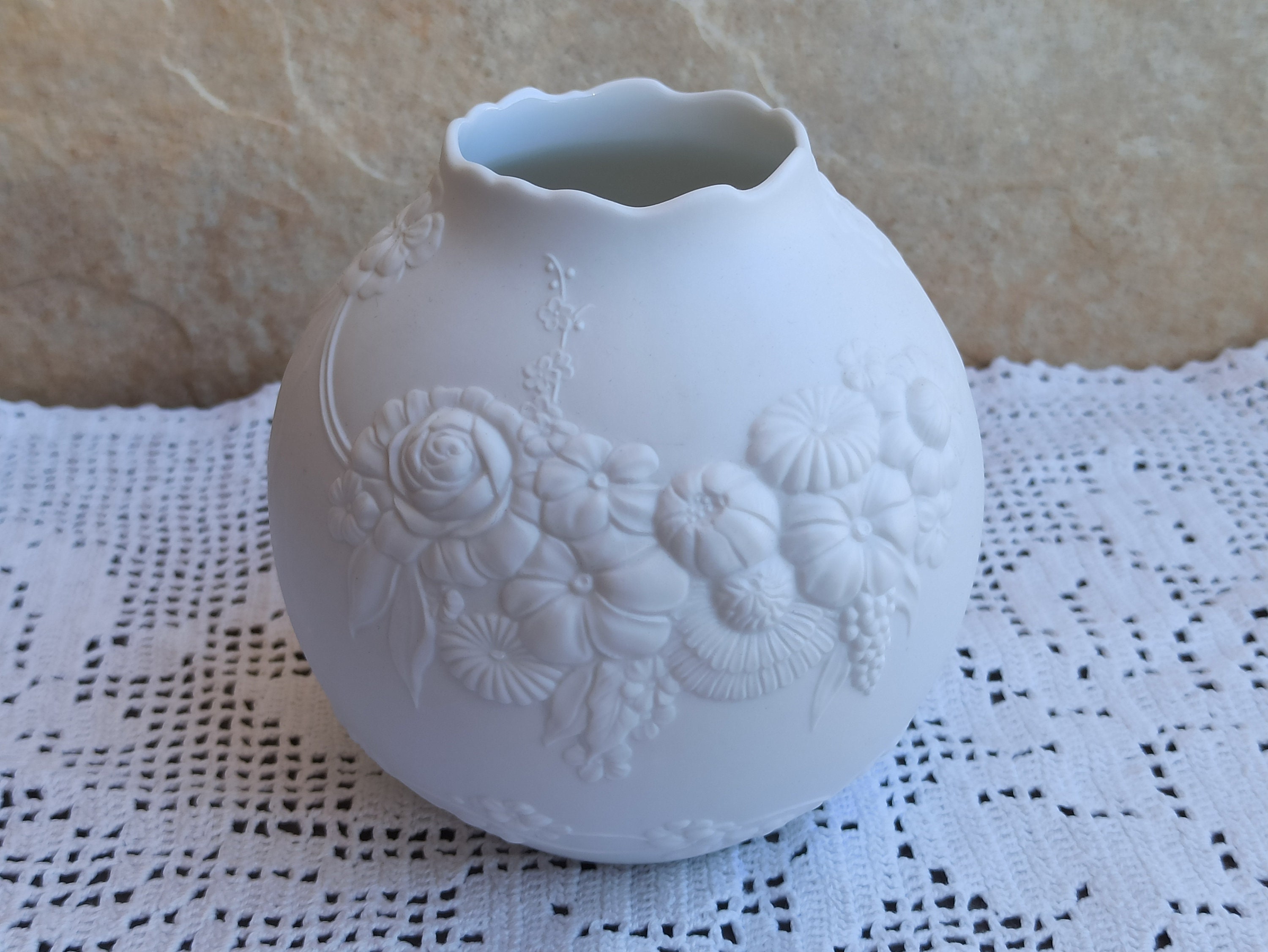 1950s Kaiser West Germany Vase, Kaiser West Germany, Vintage Vase Germany, Vintage Porcelain Vase, Embossed Flowers Pattern, Flowers Vase