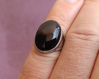 Silver Black Onyx Ring England 1979, Gemstone Jewelry, Black Gemstone Ring 925 Silver Dainty Ring, Black Onyx Jewelry, Dainty Jewelry