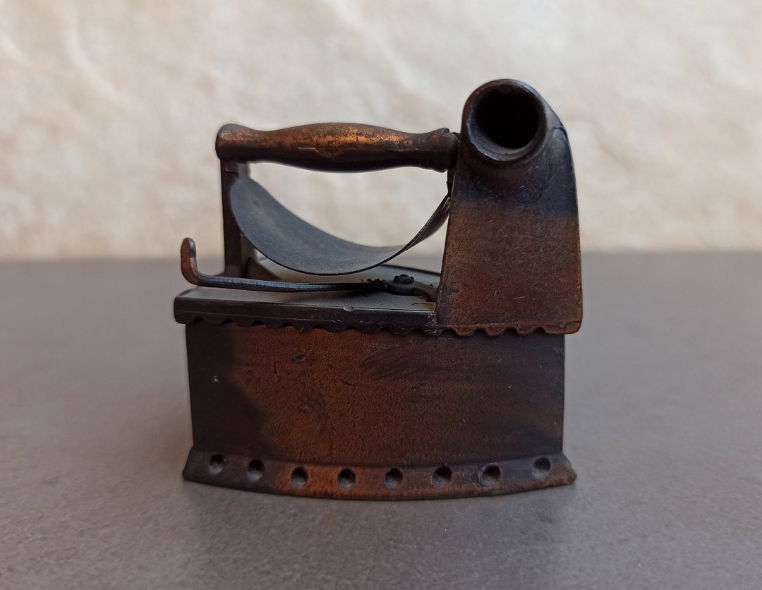 Vintage Pencil Sharpener, Iron Sharpener, Spanish Pencil Sharpener