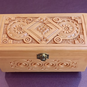 Oekraïense sieradendoos, retro doos, vintage kist, schatkist, houten kist, vintage kist, kiststam, oude kleine kofferbak, antieke kist