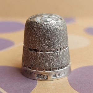 1982 Silver English Collectible Thimble, Antique Sterling Silver Thimble, English Hand Made, Silver Thimble, Handmade, Thimble, Size 4