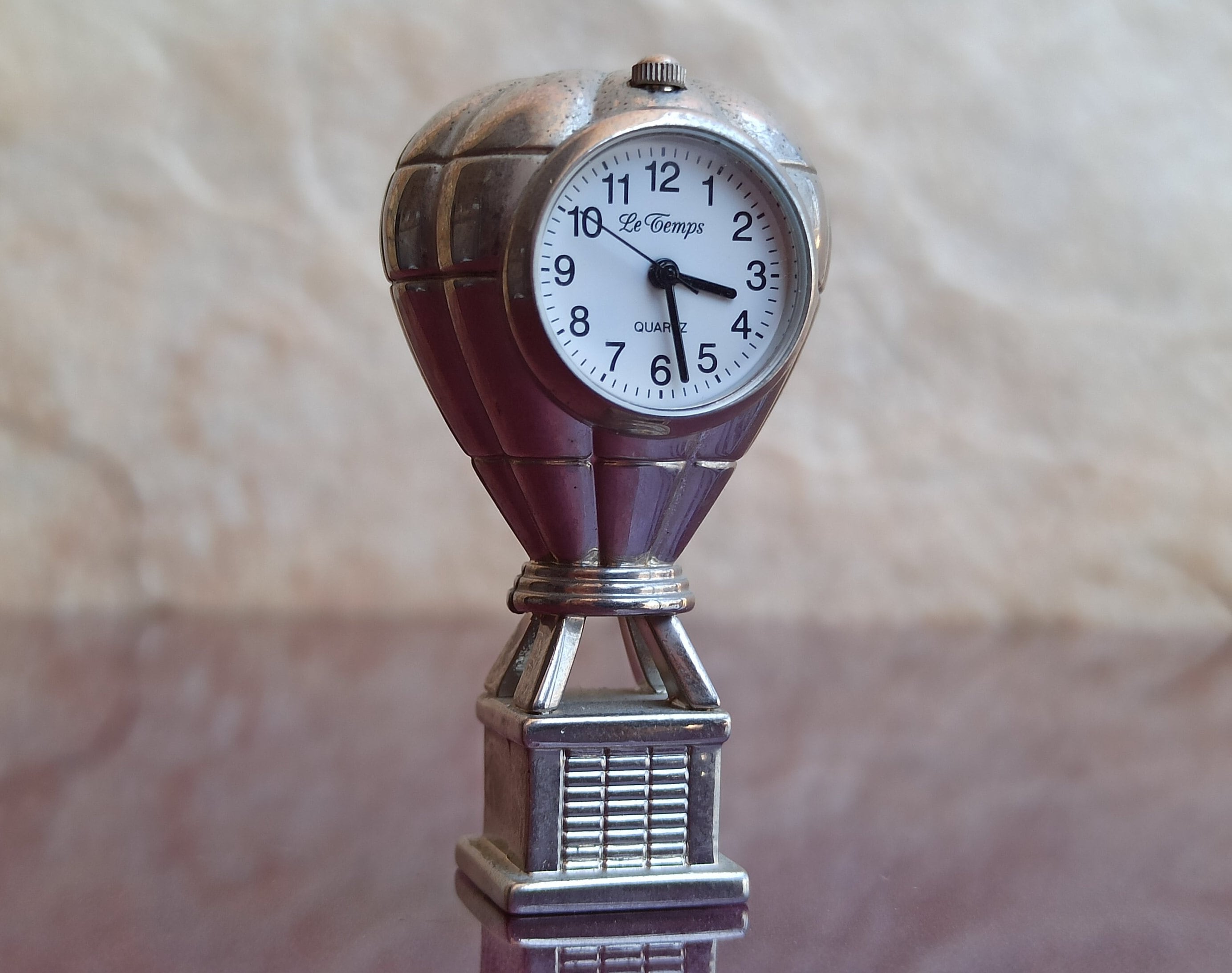 Le Temps Quartz Metal Watch, Small Table Clock, France Watch  display picture 3