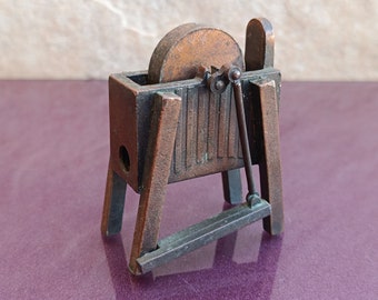 1970s EMZ Juguetes Marti Pencil Sharpener, Knife Sharpener Figure, Pencil Sharpener, Antique Pencil Sharpener, Collectible Stationery, Spain