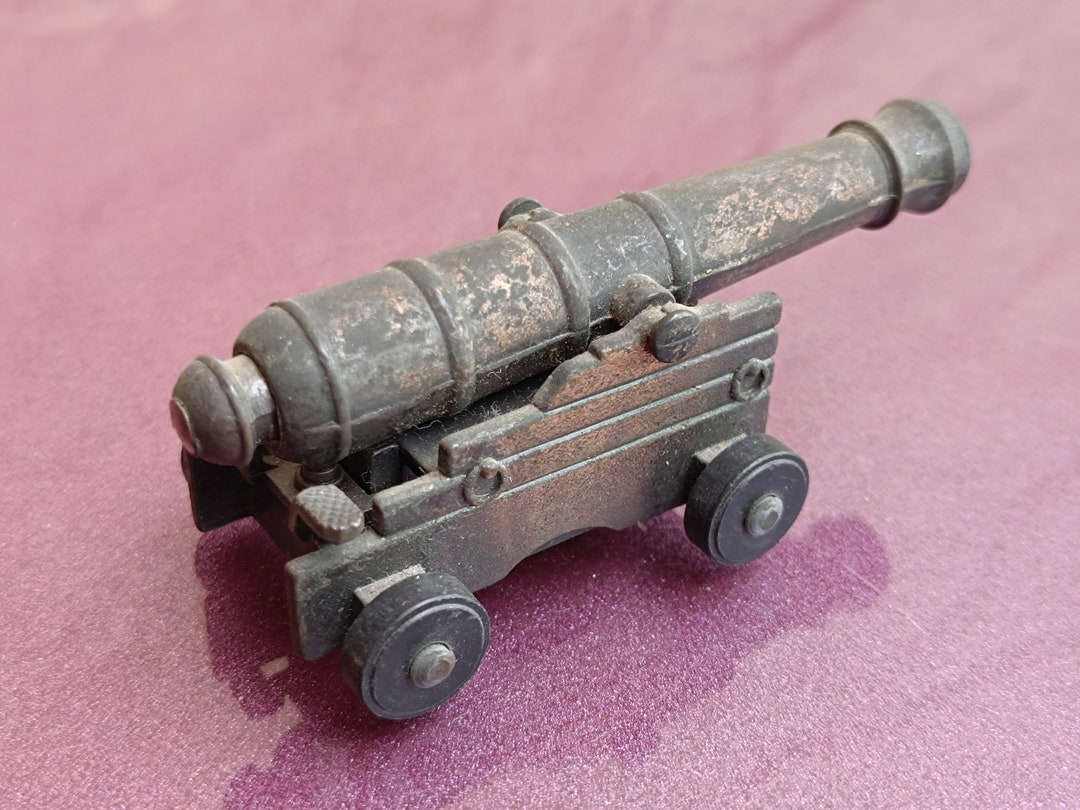 1970 Playme Pencil Sharpener, Cannon Sharpener, Spanish Pencil