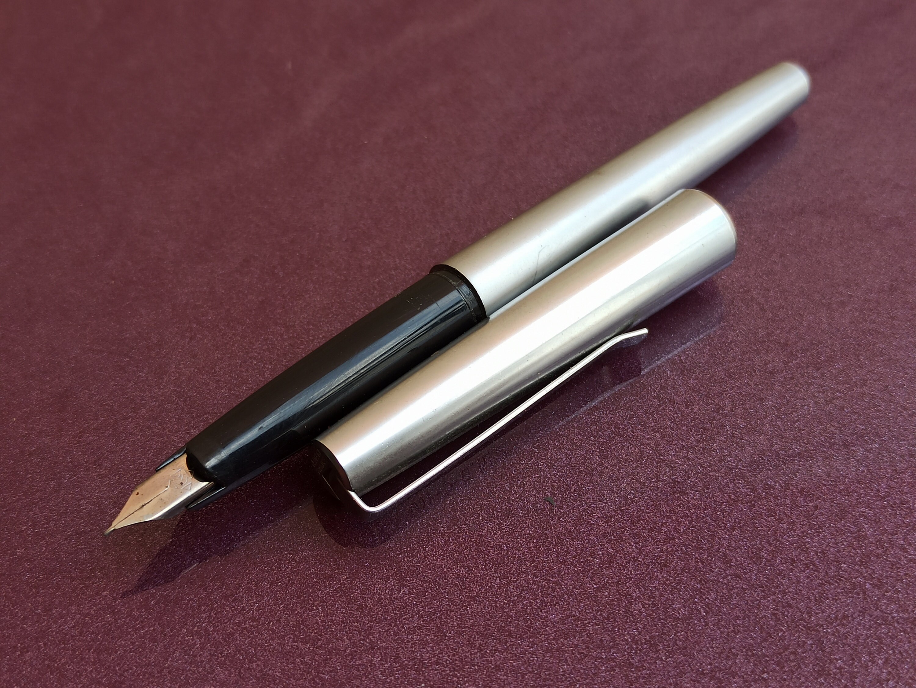 Stylo Plume Stypen Acier Satiné - Neuf De Stock (jamais Encré) - Fourni Avec Cartouche