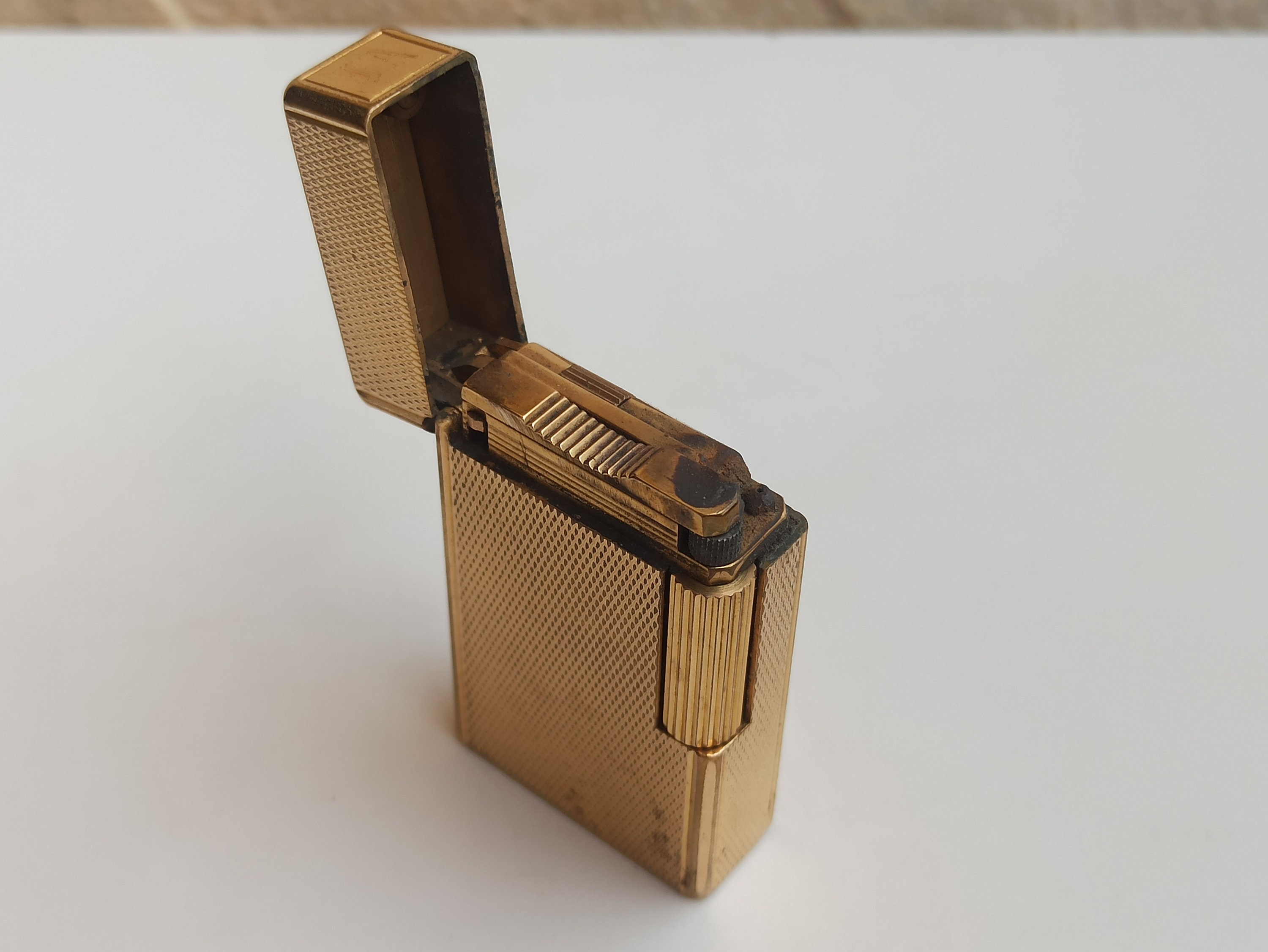 S.T. Dupont 金メッキ ライター Slimmy Golden Diamond Head - Luxury Lighter | S.T. Dupont – S.T.