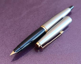 復元された1950年代のパーカー51万年筆：ティールブルー、14金細字ペン