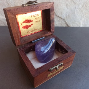 Amethyst Mascot Box, Wishing Stone, Vintage Chest, Healing Crystal, Treasure Chest, Wooden Chest, Old Chest, Antique Chest, Amethyst Stone