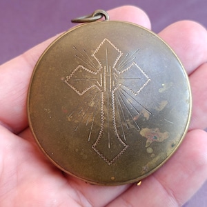 Religious Pill Box With Cross, Brass Pill Case, Religious Pill Case, Small Pill Box, Pill Organizer, Pill Case, Pill Box, Pocket Pill Box