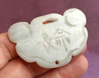 Jadehänge, naturligt jadehänge, jade Fortuna, jadeamulett, kinesisk antik grön jade, snidat jadehänge