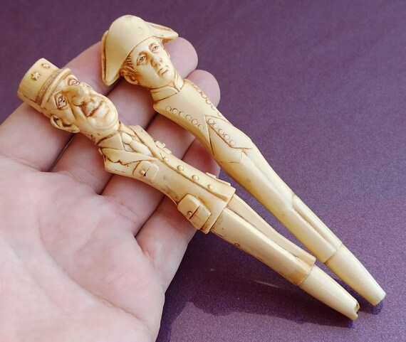 Grand Stylo à Bille Vintage Années 60 - Laiton Doré à Motifs Feuillages Et Cabochons