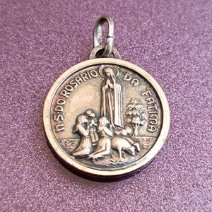 Medalla de Nuestra Señora de Fátima bañada en plata, Medalla del Corazón de Jesús, Medalla de Nuestra Señora de Fátima, Dije de la Señora de Fátima, Francia