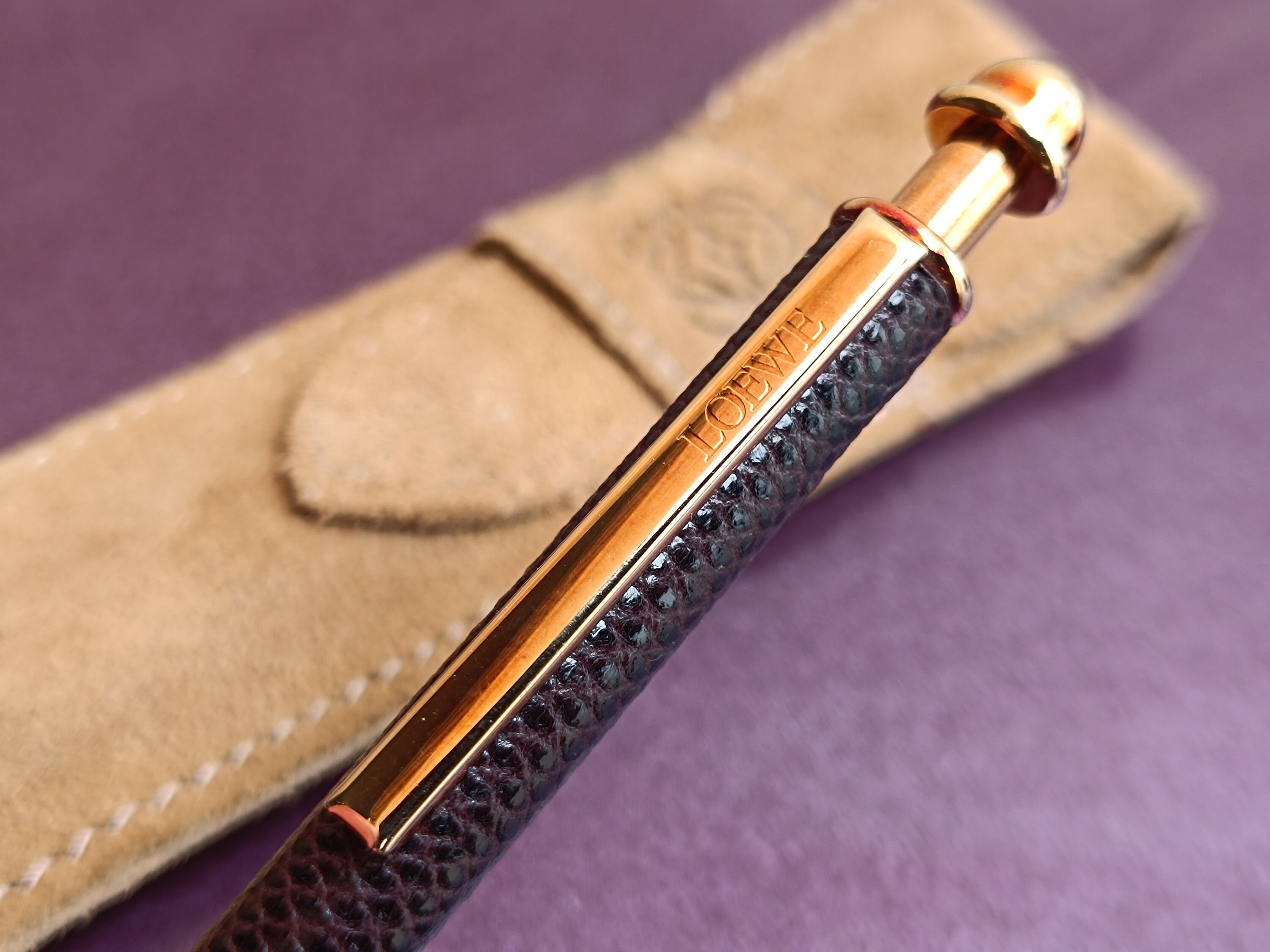 LOEWE　ロエベ　ボールペン　黒インク　エンジ×ゴールド　ノック式 LOEWE ロエベ ボールペン 黒インク エンジ×ゴールド ノック式