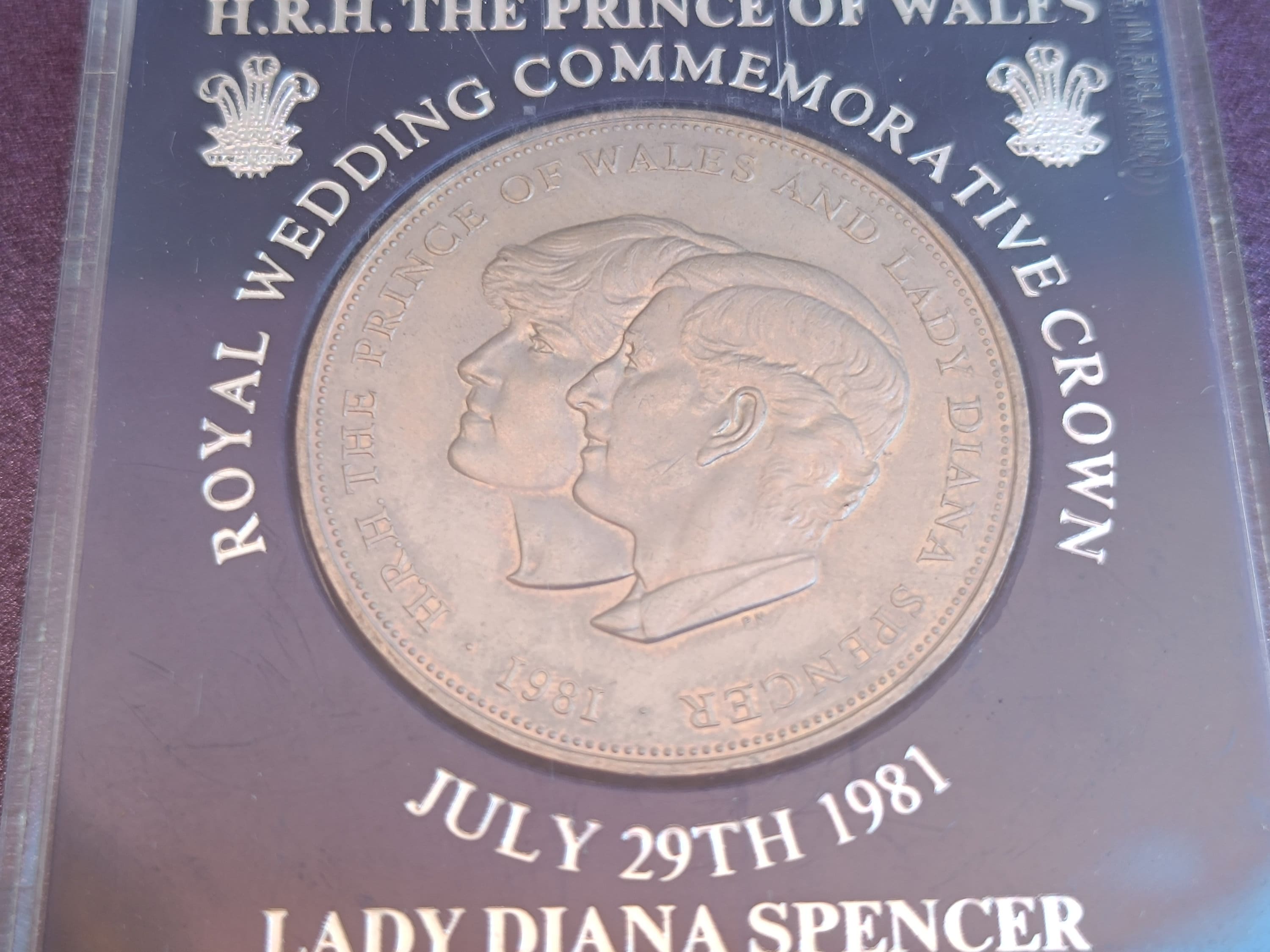 1981 年ダイアナ スペンサー夫人とチャールズ皇太子のロイヤル ウェディング、クラウン コイン、オリジナル ケース、ヴィンテージ コイン 、収集価値のあるコイン - Etsy 日本