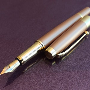 Gold gefüllter Vintage Füllfederhalter, Sammelstift, Geschenkstift, grauer Füllfederhalter, Retro-Füllfederhalter, antiker Stift, alter Füllfederhalter, Tintenstift