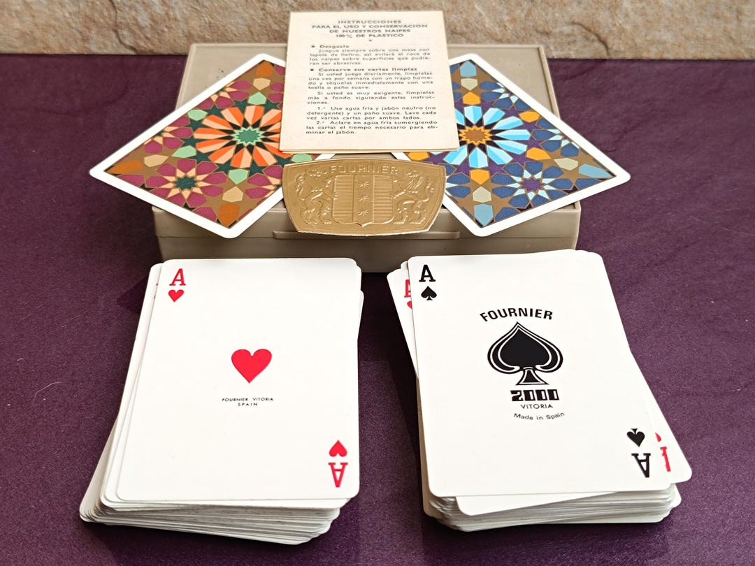 2000 FOURNIER Vitoria Spain Set of 2 Red and Blue Design Deck of