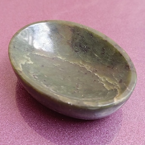 Espositore per gioielli in giada, vassoio porta sapone in giada, portaoggetti in giada, posacenere in giada, regalo di cristallo, cristallo curativo, giada, pietra dei desideri