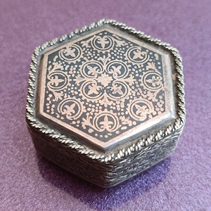 900 Silver Pill Box, Silver Pill Box, Vintage Pill Box, Retro Pill Box, Silver Box, Small Silver Pill Box, Old Small Box