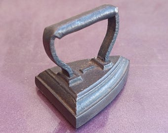 Antique Sad Iron, Vintage Cast Iron Flat Iron, Rustic Laundry Decor, Primitive Iron Tool, Farmhouse Collectible